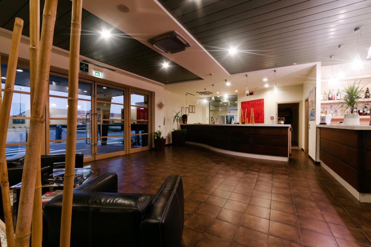 Motel Hotel Piranha Cameriano المظهر الخارجي الصورة