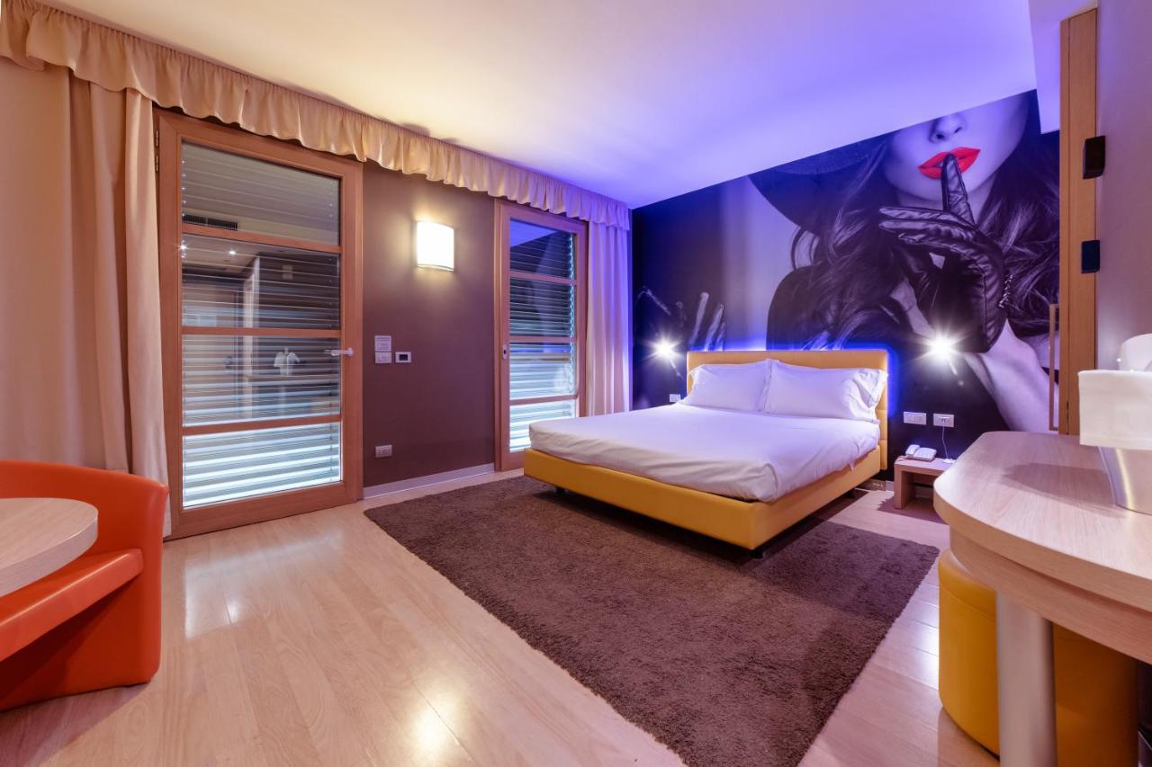 Motel Hotel Piranha Cameriano المظهر الخارجي الصورة