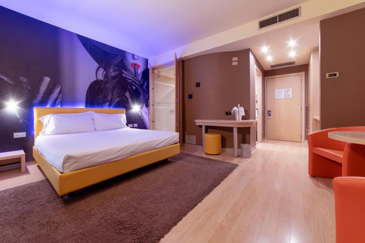 Motel Hotel Piranha Cameriano المظهر الخارجي الصورة