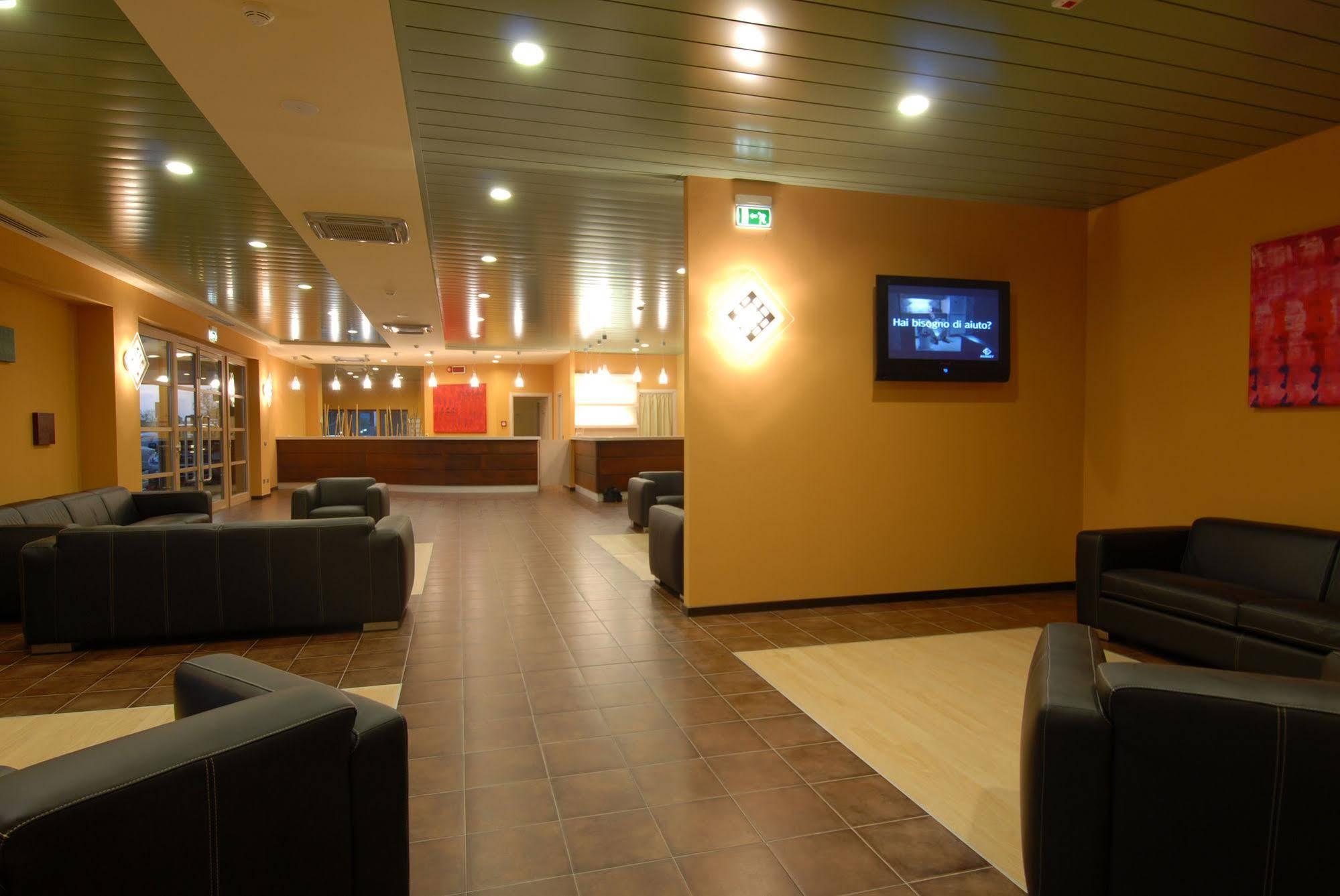Motel Hotel Piranha Cameriano المظهر الخارجي الصورة